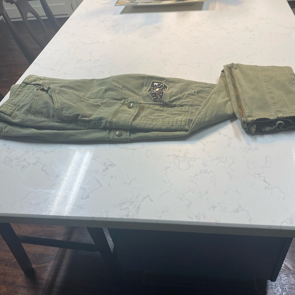 Green size 10 pants - Picture 7 of 8